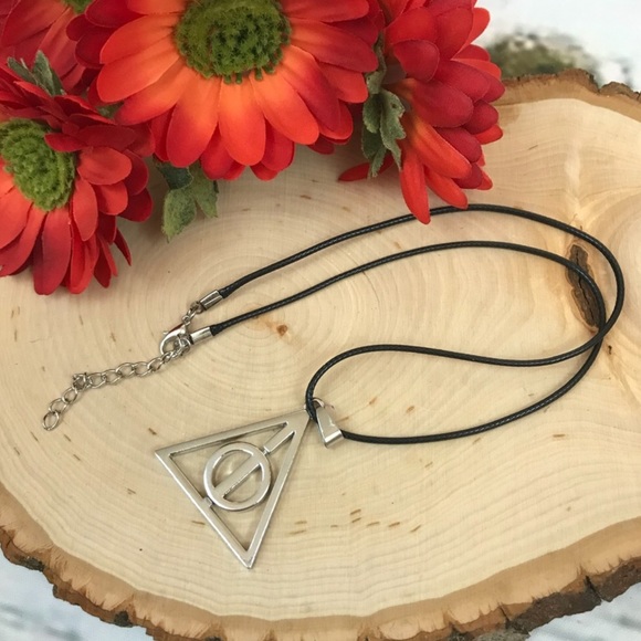 Harry Potter Deathly Hallows Triangular Necklace - Picture 4 of 6